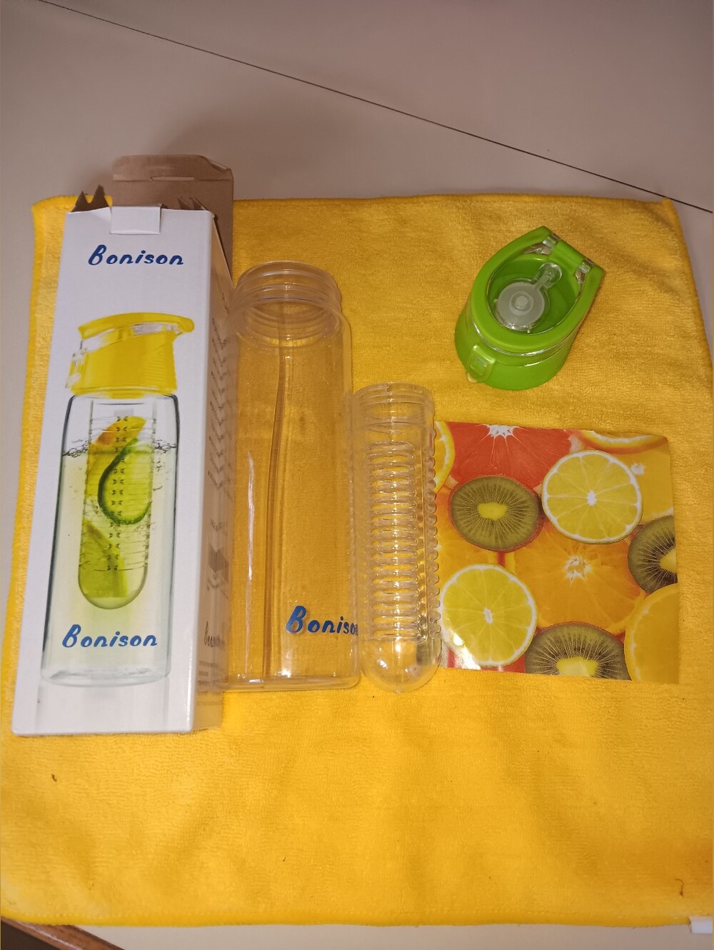 Bonison Fruit Infuser Water Bottle with Removable Infuser--NWT
